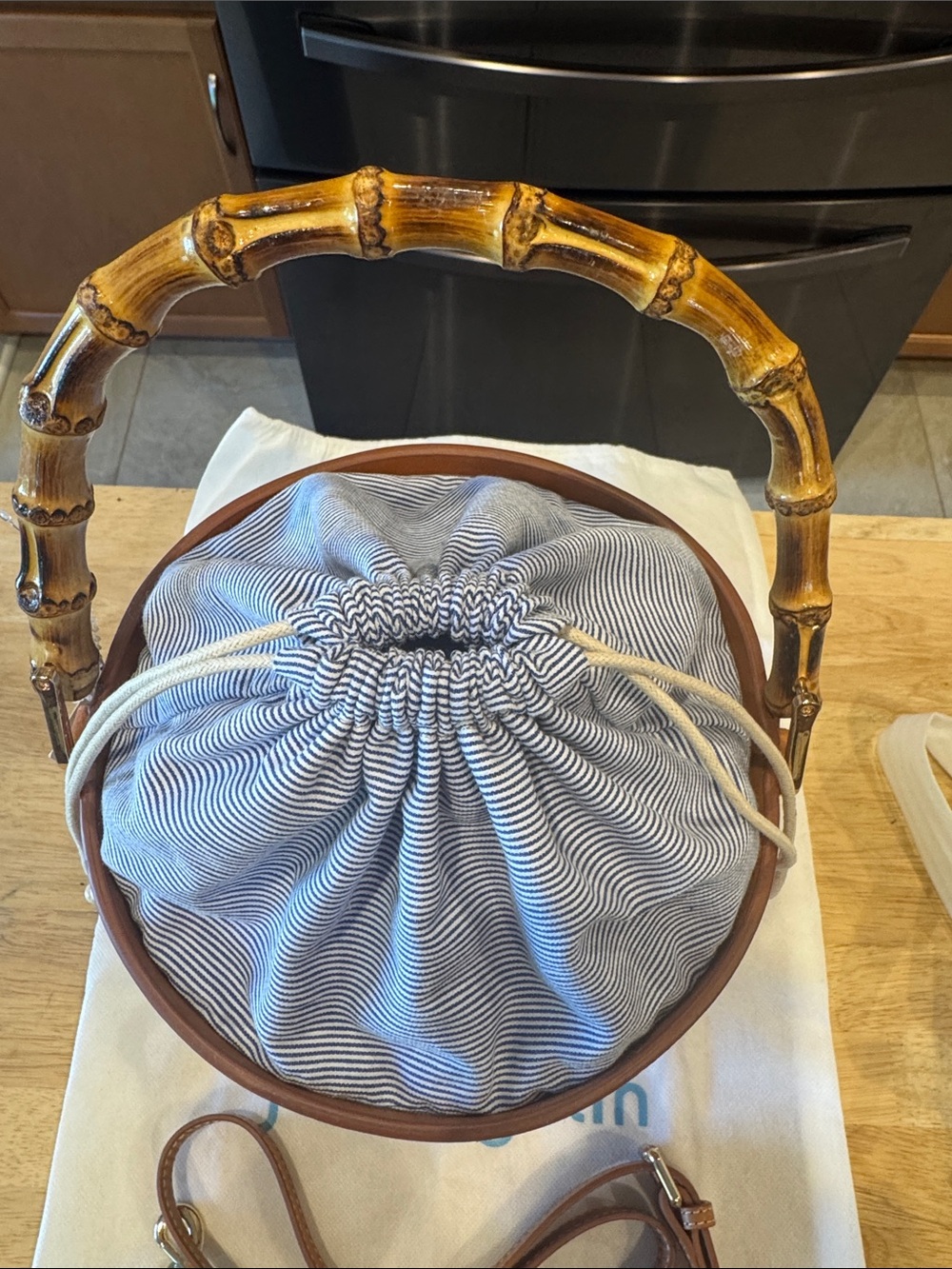 J. McLaughlin Aaron bucket bag in natural! NWT - Picture 4 of 6